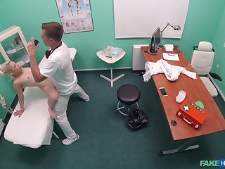 Impressionable doll Anna Rey dicked at the doctor's office